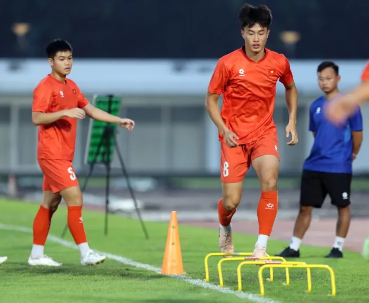 U23 Việt Nam vui tươi trở lại sân tập, có lực lượng mạnh nhất chờ đấu U23 Indonesia - 5