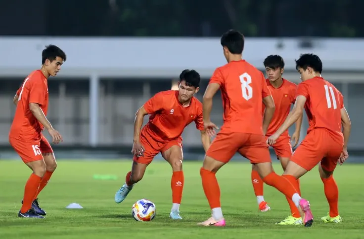 U23 Việt Nam vui tươi trở lại sân tập, có lực lượng mạnh nhất chờ đấu U23 Indonesia - 8