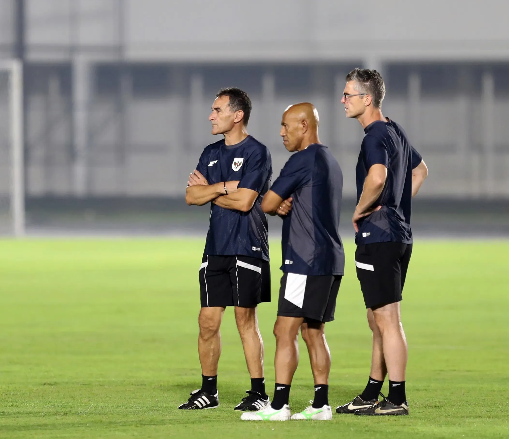Trở lại buổi tập của U23 Indonesia, ban tổ chức thông báo giờ tập luyện của thầy trò HLV Gerald Vanenburg bắt đầu từ 18h