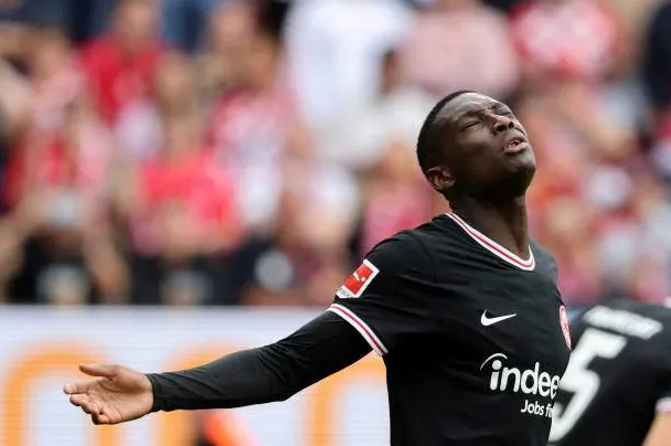 Kolo Muani từ thành công ở Frankfurt đã trở thành một nỗi thất vọng tại PSG