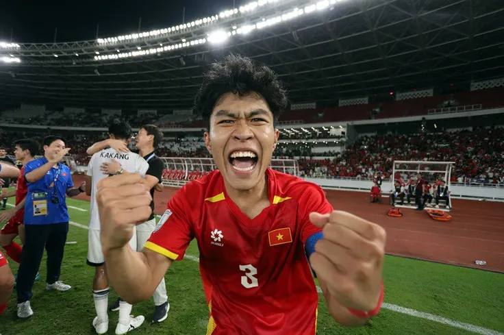 Lý Đức ăn mừng cuồng nhiệt sau trận thắng U23 Indonesia