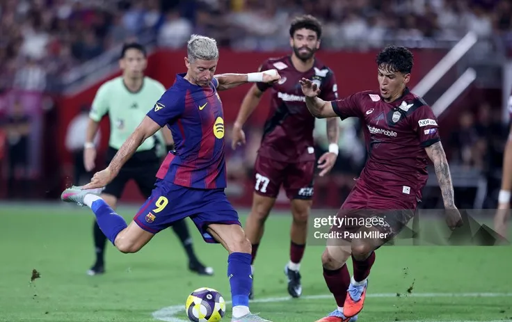 Lewandowski trước 'cơn bão' tiền từ Ả Rập, Barca 'loạn' chuyện băng đội trưởng