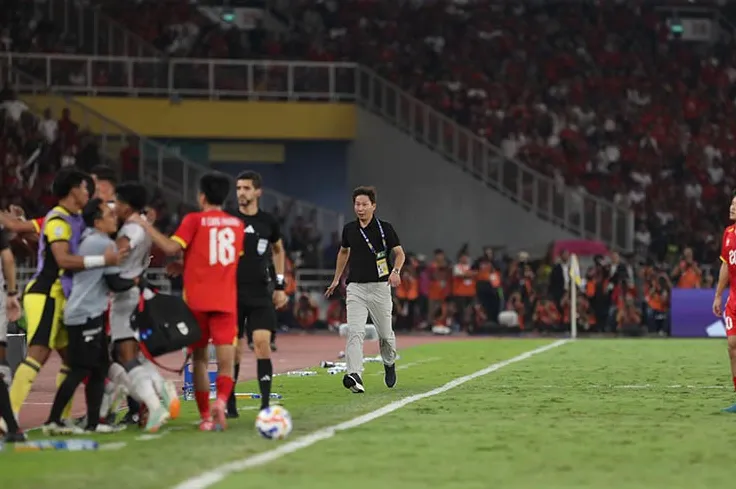 Máu lửa U23 Việt Nam va chạm U23 Indonesia, Đình Bắc bị tấn công - 14