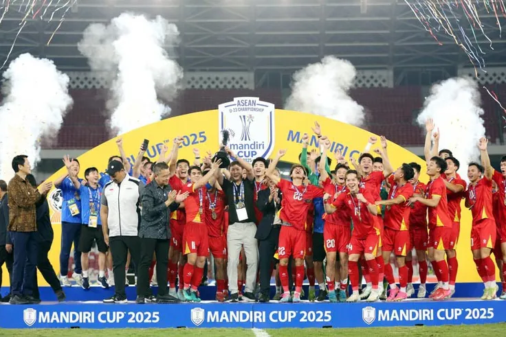 HLV Kim Sang Sik quá mát tay