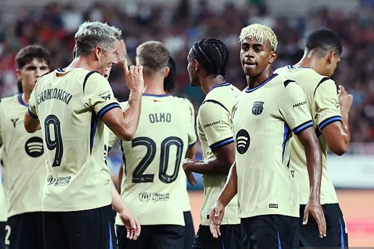 Lamine Yamal tỏa sáng rực rỡ: Cú đúp vào lưới FC Seoul, đáp trả mọi chỉ trích