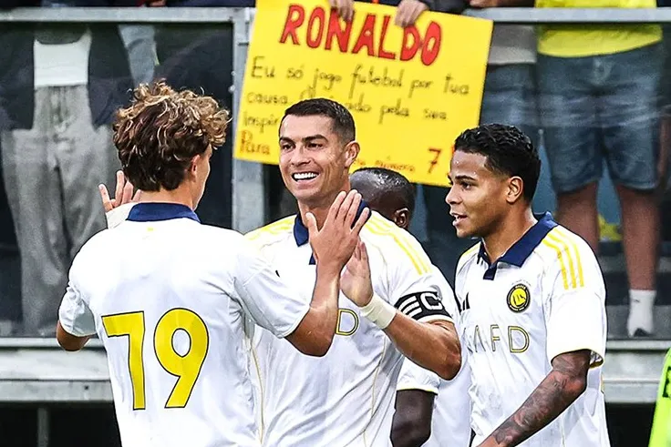Ronaldo và Felix 'tranh công' hụt, Al Nassr ngược dòng thắng Toulouse: Khát khao của CR7 chưa dừng lại