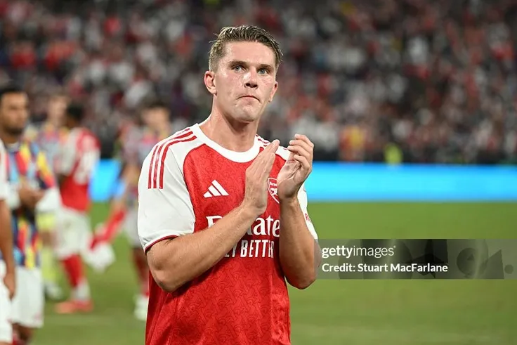 CĐV Arsenal 'phát cuồng' vì Gyokeres dự bị: Liệu Arteta có đang bỏ phí 'viên ngọc' trên hàng công?