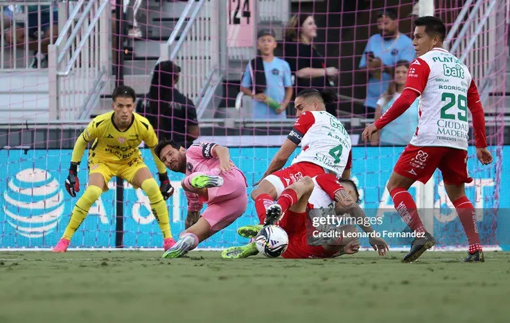 Messi Chấn Thương Sớm, Inter Miami Thắng Nhọc Nhằn: Nỗi Lo Thể Lực Lớn Dần