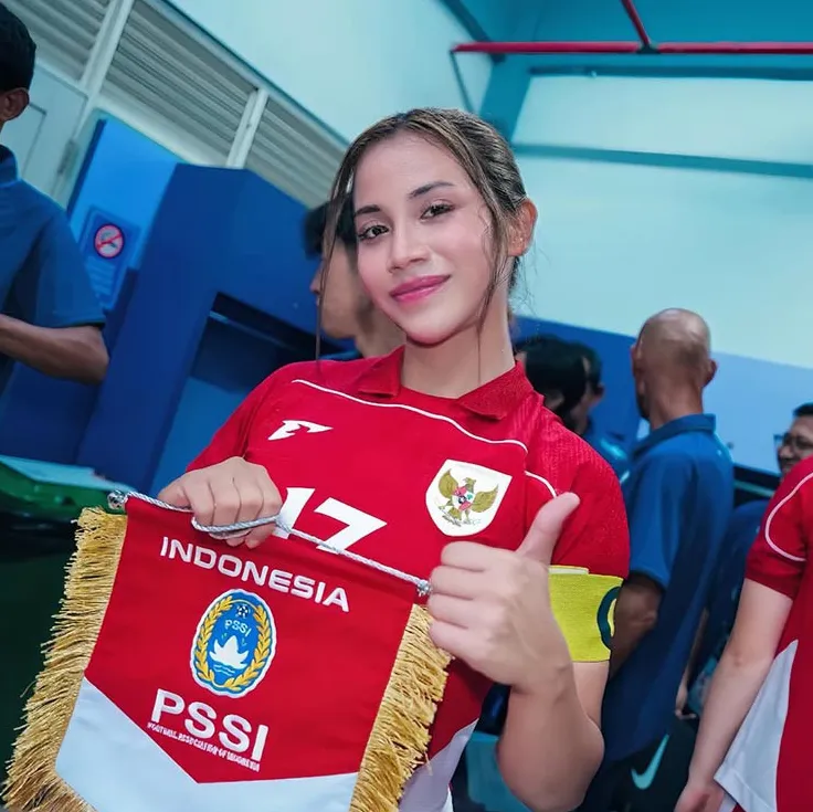 Nữ thủ quân ĐT Indonesia xinh như hoa hậu, chờ đọ sắc Hoàng Loan & Thanh Nhã - 7