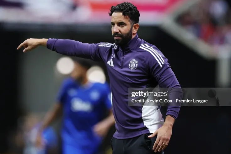 Ruben Amorim quyết theo đuổi ý tưởng 3-4-2-1