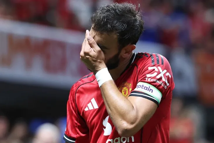 Bruno Fernandes mất bóng dẫn đến MU thủng lưới vô duyên