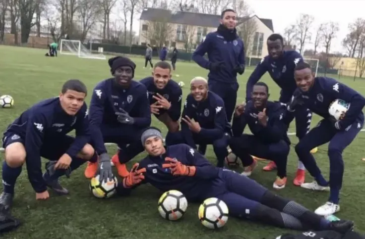 Mbeumo (giữa) cùng các đồng đội ở Troyes trước trận chung kết Cúp Pháp năm 2019 dành cho đội trẻ. Ảnh: SUN SPORTS