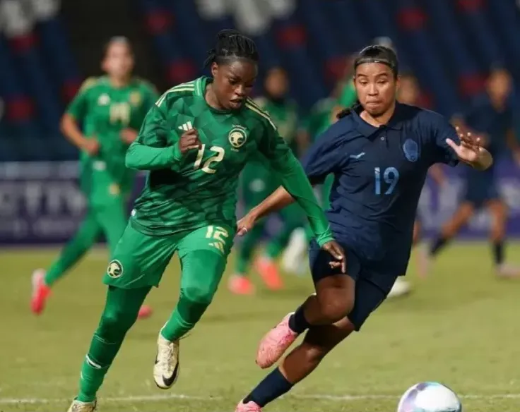 Campuchia (xanh đậm) trong trận thắng Saudi Arabia 2-1 ở vòng loại Asian Cup 2026,nhưng họ cũng không phải là đối thủ