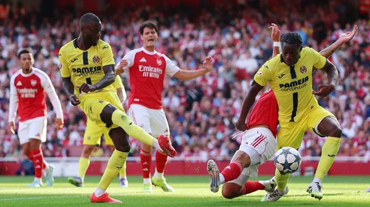 Hàng thủ Arsenal chơi thiếu tập trung