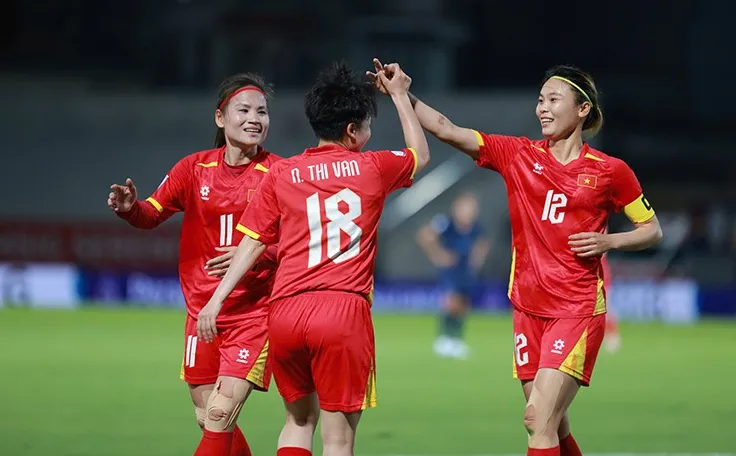 ĐT Nữ Việt Nam vùi dập Campuchia: Siêu phẩm 'Lá Vàng Rơi' của Nguyễn Thị Vạn