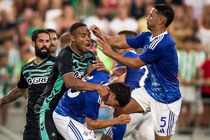 Hỗn loạn tại Cadiz: Trận giao hữu giữa Como và Real Betis biến thành 'võ đài'