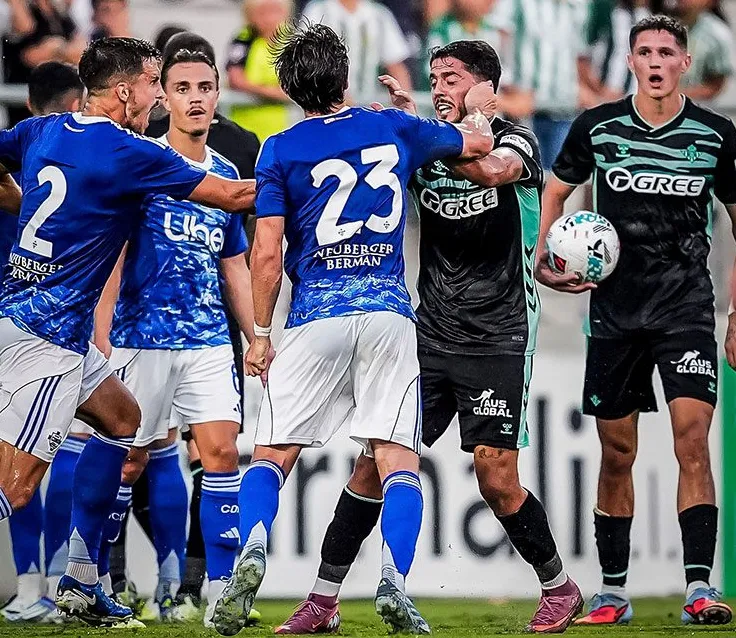 Đội của Fabregas đánh nhau to với CLB cũ của Antony, đấm nhầm cả đồng đội - 3