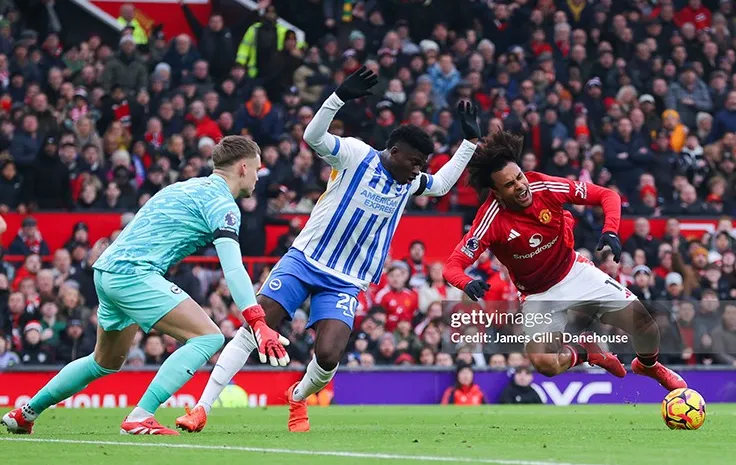 Man Utd 'Công Phá' Thị Trường Chuyển Nhượng: Carlos Baleba Mục Tiêu Mới Sau Sesko?