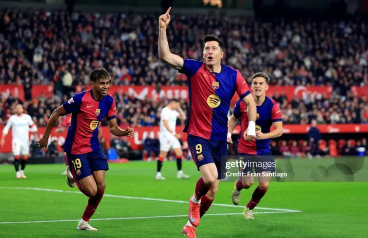 Barcelona chao đảo: Yamal, Lewandowski và HLV Flick cùng nhận án phạt từ UEFA