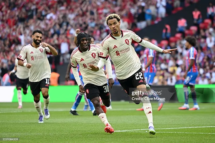 Tân binh Ekitike sớm mang lại niềm vui cho