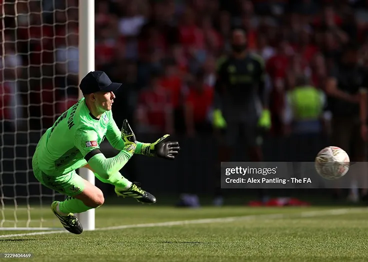Thủ thành Dean Henderson của Palace đã có một ngày thi đấu xuất thần, liên tục làm nản lòng các chân sút của