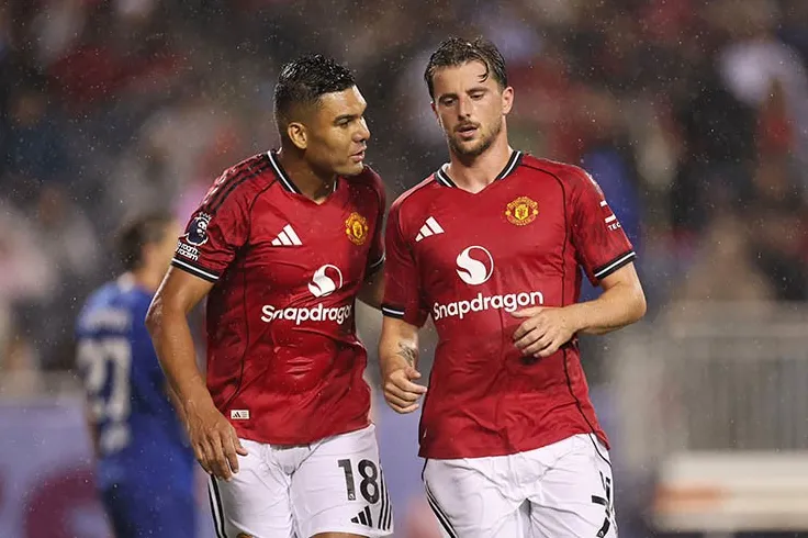 Casemiro và Mount đều có vấn đề