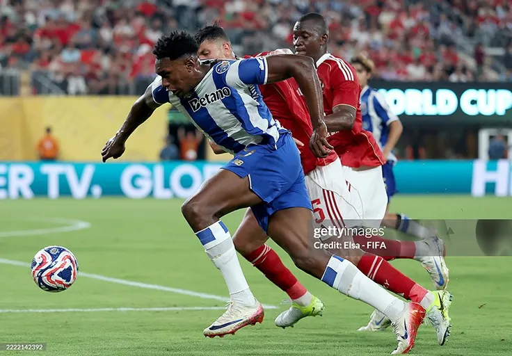 Newcastle Tiếp Tục 'Vỡ Mộng' Chuyển Nhượng: Aghehowa Từ Chối, Isak Mắc Kẹt Ở St James' Park