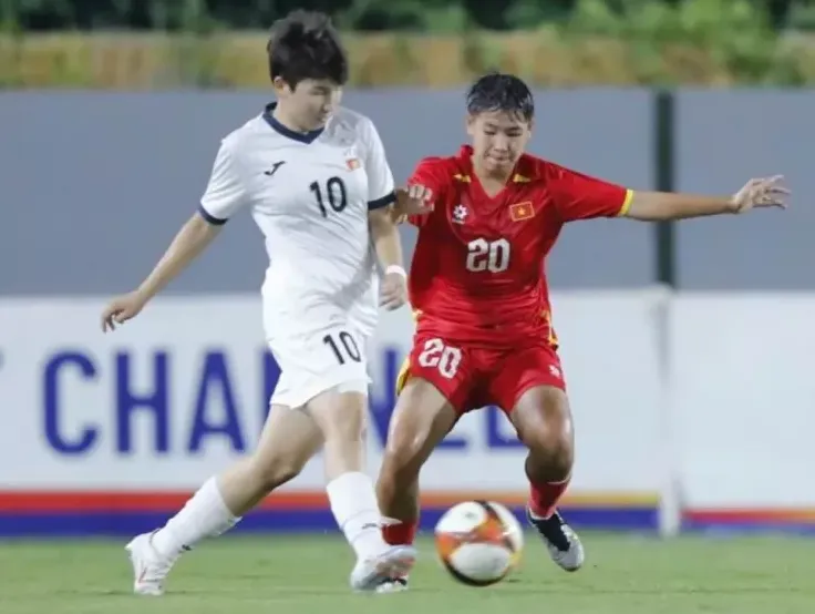 U-20 Việt Nam lên ngôi nhất bảng B khi thắng Kyrgyzstan 3-0,Hong Kong 6-0 và Singapore 5-0 tiếp bước đàn chị tuyển Việt Nam khi góp mặt ở VCK châu Á với ngôi nhất bảng. Ảnh:AFC