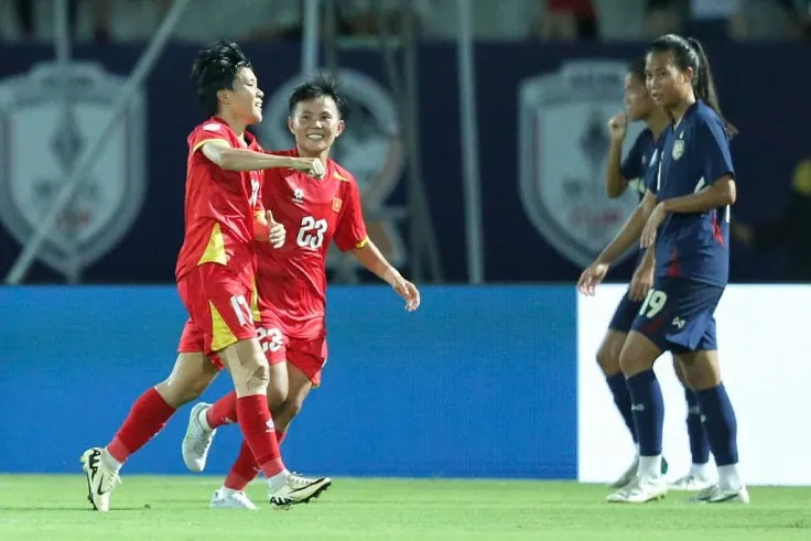 Phút 36, đội trưởng Huỳnh Như kiến tạo cho Trần Thị Thu Thảo mở tỷ số