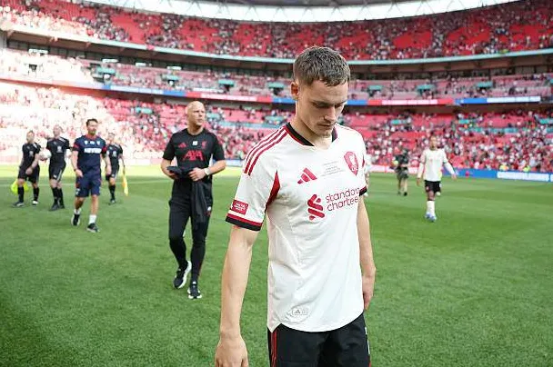 Liverpool: Thất bại ở Siêu Cúp Anh và nỗi lo mang tên Salah - Van Dijk