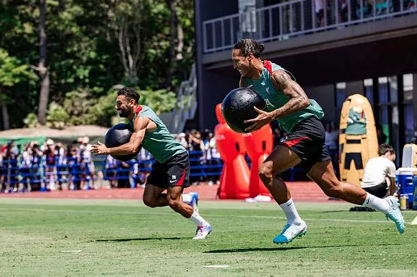 Nhóm các cựu binh Liverpool đều đã cao tuổi, nhưng thay thế họ là điều không dễ dàng