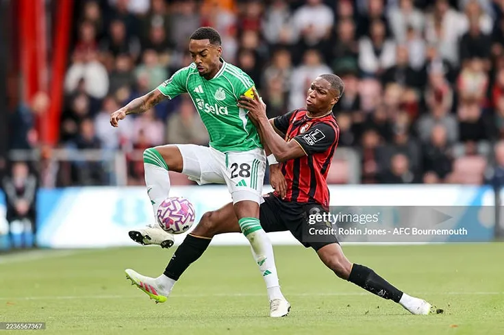 Bournemouth và Newcastle: Trận Cầu Nảy Lửa, VAR Gây Tranh Cãi và Điểm Sáng Từ 'Người Nhện'
