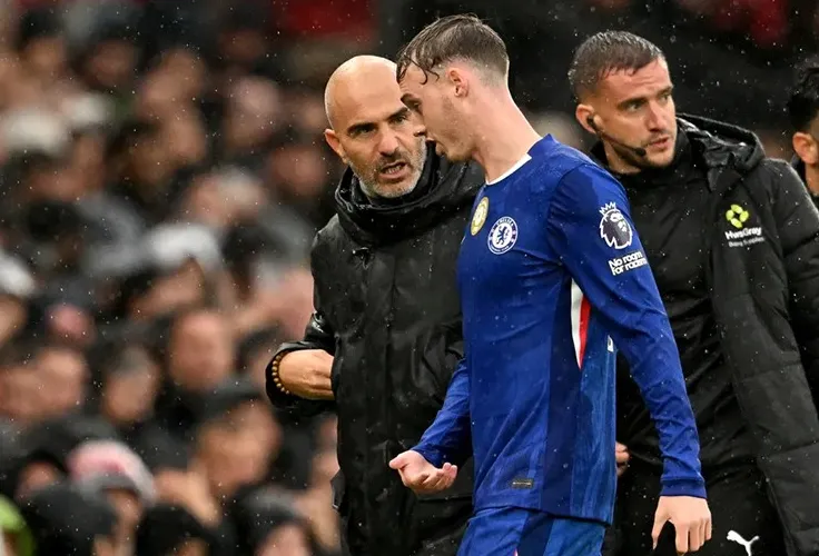 Cole Palmer đã rất tức giận khi bị thay ra từ sớm