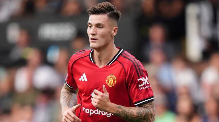 Chỉ còn Sesko chưa thoát nổi bóng tối