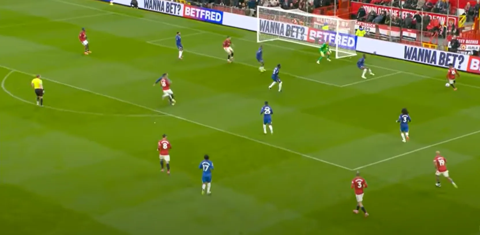 Diallo có thể tạt bổng, tận dụng khả năng đánh đầu tốt của Sesko.