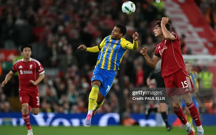 HLV Slot lo ngại cho hàng thủ của Liverpool sắp tới