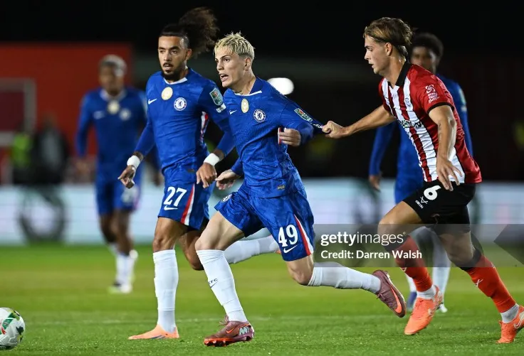 Garnacho Gây Thất Vọng trong Trận Thua Bẽ Bàng của Chelsea trước Lincoln City