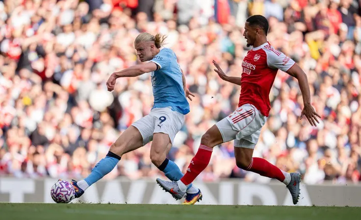 Haaland khởi xướng và cũng là người kết thúc pha phản công mẫu mực trước Arsenal