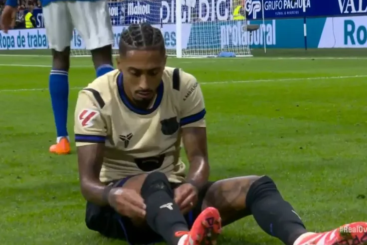 Raphinha Chấn Thương, Flick và De La Fuente Tiếp Tục 'Khẩu Chiến' - Barca Đối Mặt Vấn Đề Lịch Thi Đấu