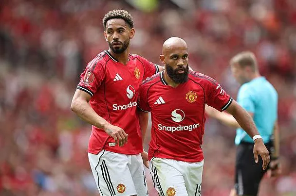 Cunha và Mbeumo đang được bố trí chơi quá gần trung phong khiến không gian xử lý bị thu hẹp