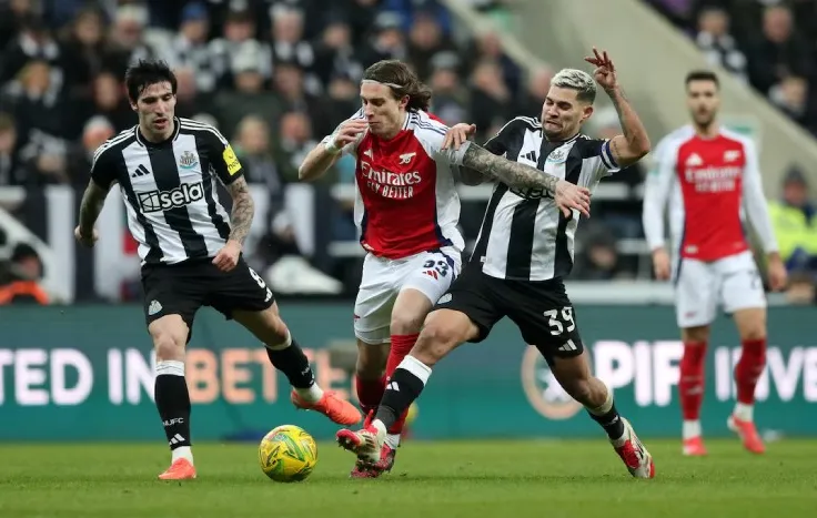 Arsenal sẽ phải đại chiến với Newcastle