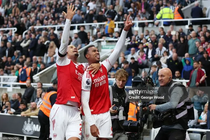 Arsenal Vượt Khó, Áp Sát Liverpool và Bảng Xếp Hạng Ngoại Hạng Anh Nóng Bỏng