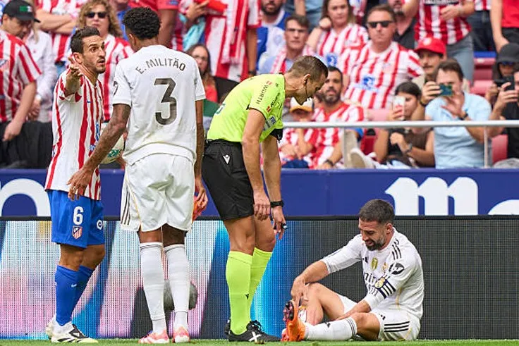 Real Madrid Sốc Nặng: Carvajal Chấn Thương, Cánh Phải 'Tan Vỡ' Trước Thềm Siêu Kinh Điển