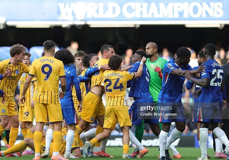 Bùng Nổ Phút Bù Giờ: Chelsea Sụp Đổ, Arsenal Lội Ngược Dòng, Man City Vững Chắc