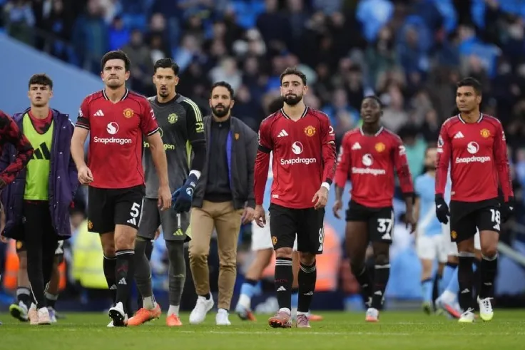 MU Rối Bời: Áp Lực Đè Nặng Amorim, Đòi Hỏi Thay Đổi Chiến Thuật Khẩn Cấp