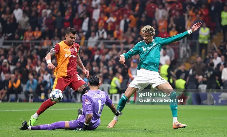 Ekitike được cho chỉ là giải pháp tạm thời trên hàng công