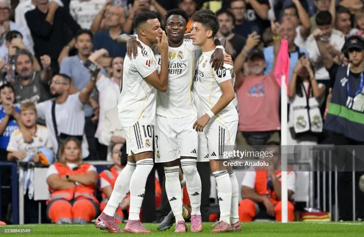 Real Madrid Vươn Lên Ngôi Đầu La Liga, Barca Chịu Áp Lực Lớn