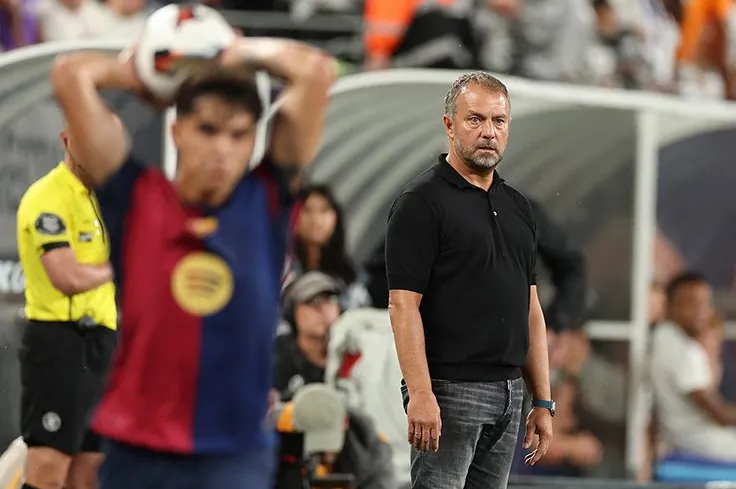 Araujo không còn phù hợp với lối chơi của HLV Hansi Flick