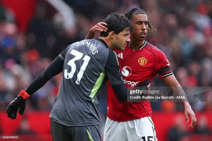 Cổ động viên và các đồng đội yêu mến Lammens