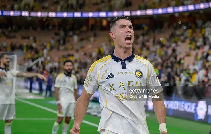 Cristiano Ronaldo: Từ Siêu Sao Sân Cỏ Đến Nỗi Lo 'Hói Đầu' và Hành Trình Trở Thành Tỷ Phú Bóng Đá